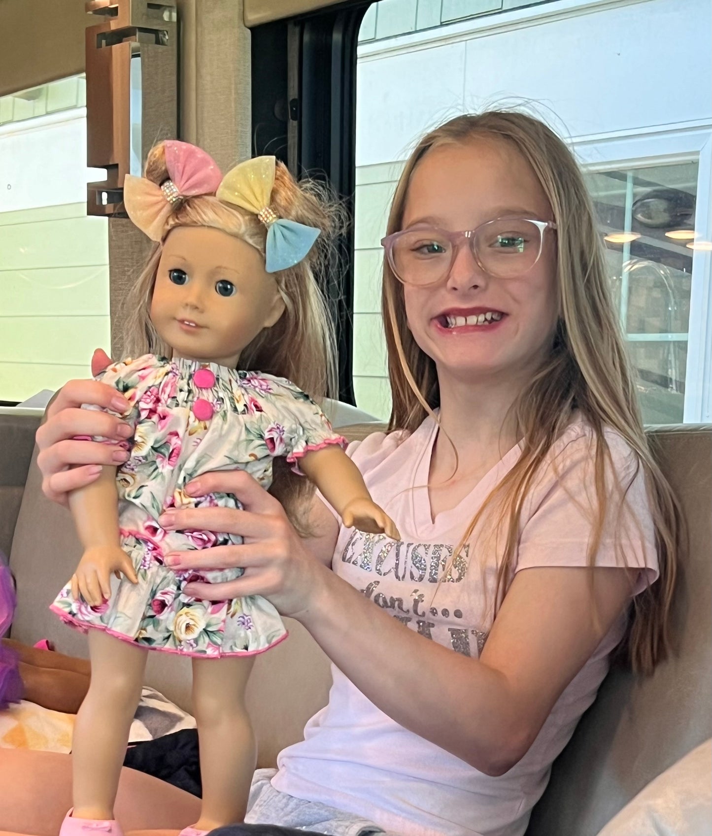 Carlee’s Dollie Color Bow